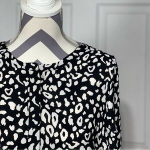 Apt. 9 ✨ Black and White Leopard ✨ 1X ✨ Zipper Front ✨ Rollup Button Cuffs
